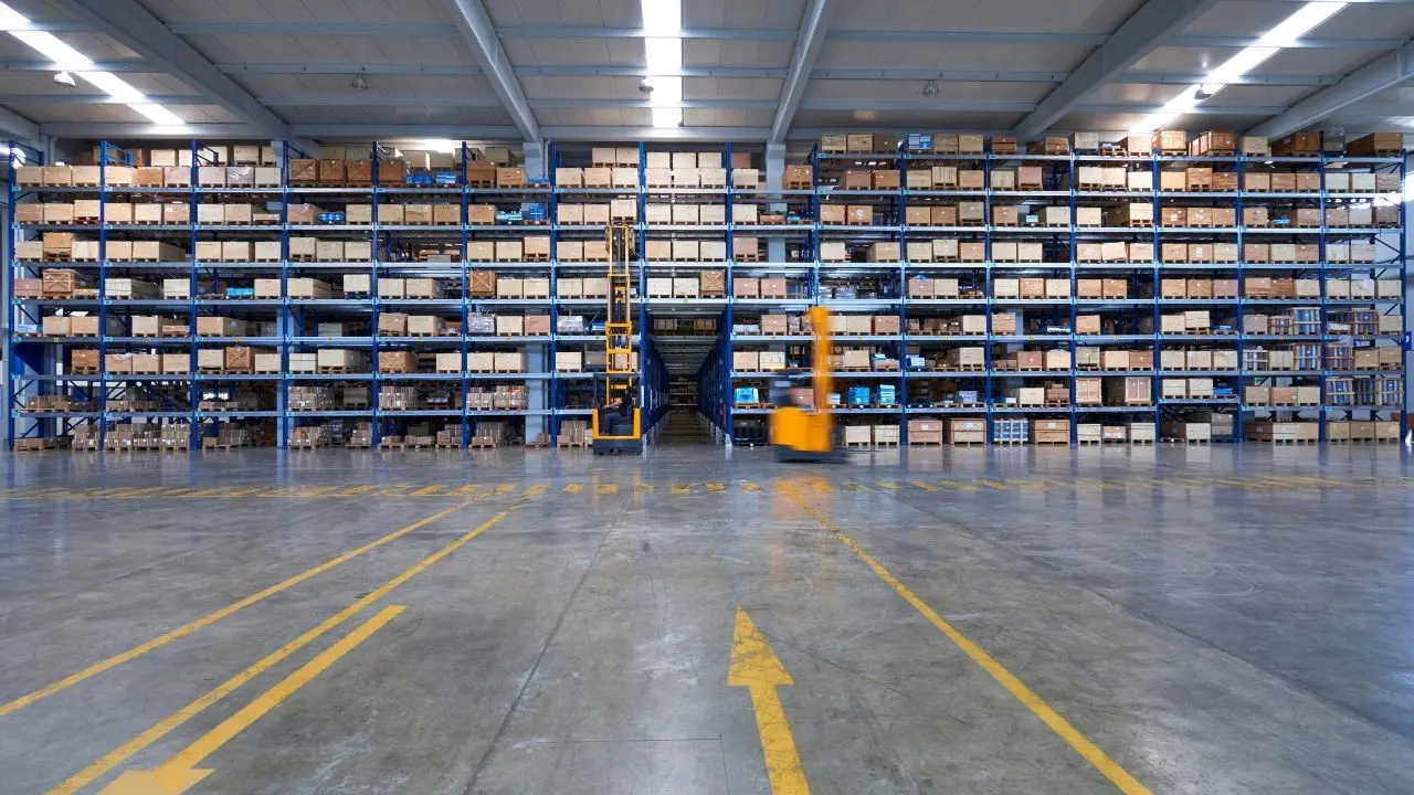 forkliftlericindarkoridorlar1-copy.webp